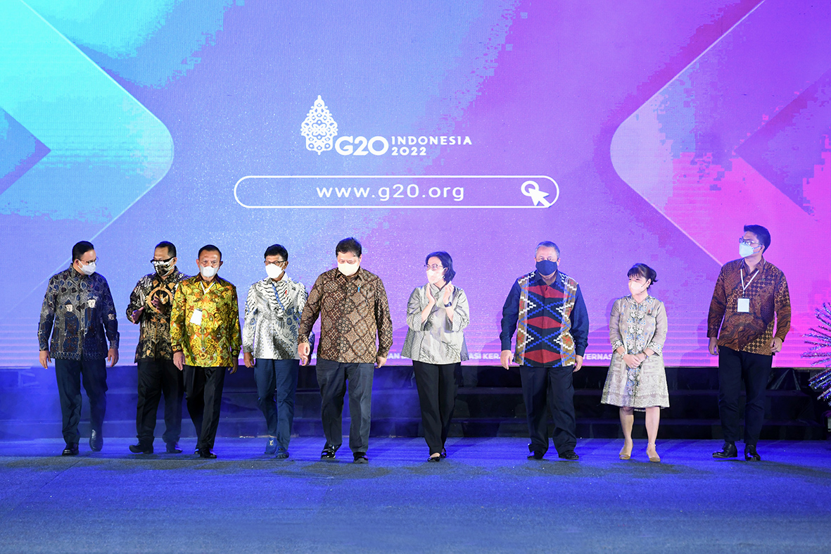 kominfo-menteri-johnny-opening-ceremony-presidensi-G20-indonesia-lap-banteng-AYH-13.jpg