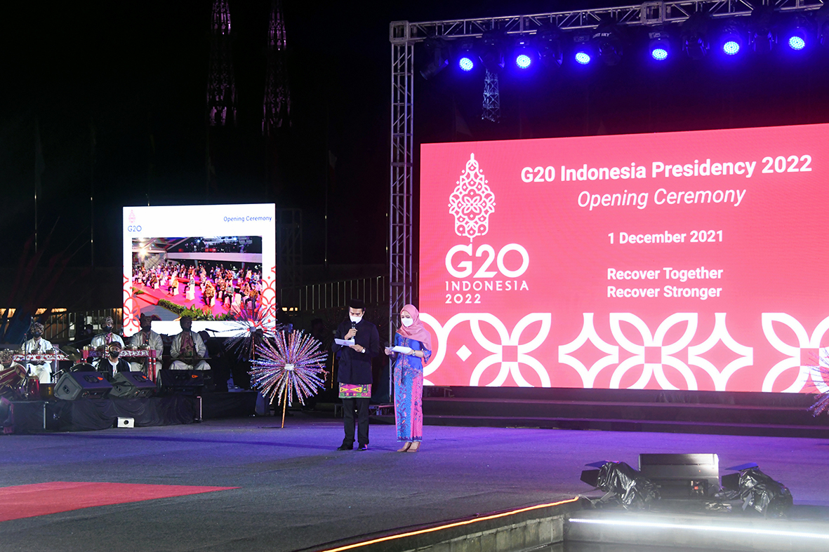kominfo-menteri-johnny-opening-ceremony-presidensi-G20-indonesia-lap-banteng-AYH-4.jpg