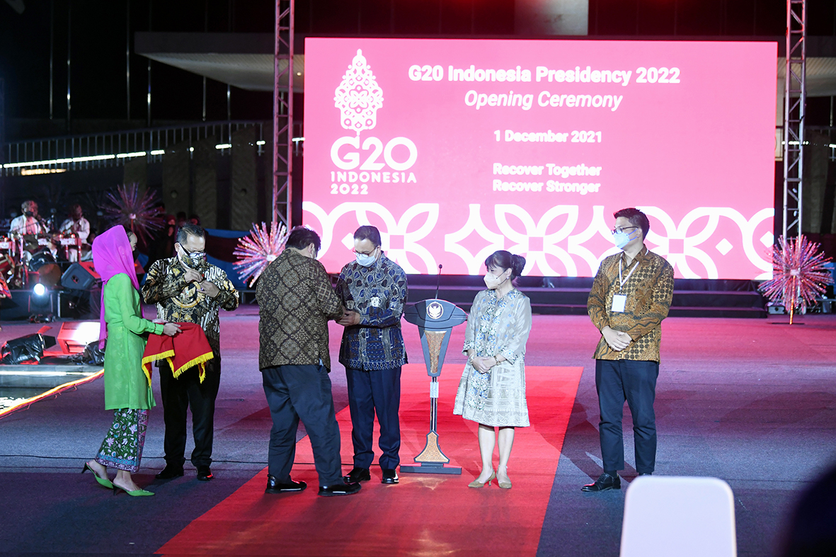 kominfo-menteri-johnny-opening-ceremony-presidensi-G20-indonesia-lap-banteng-AYH-9.jpg