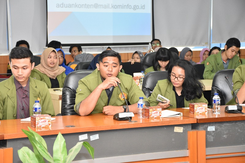 Mahasiswa UPN Jakarta antusias bertanya saat bertandang ke kominfo