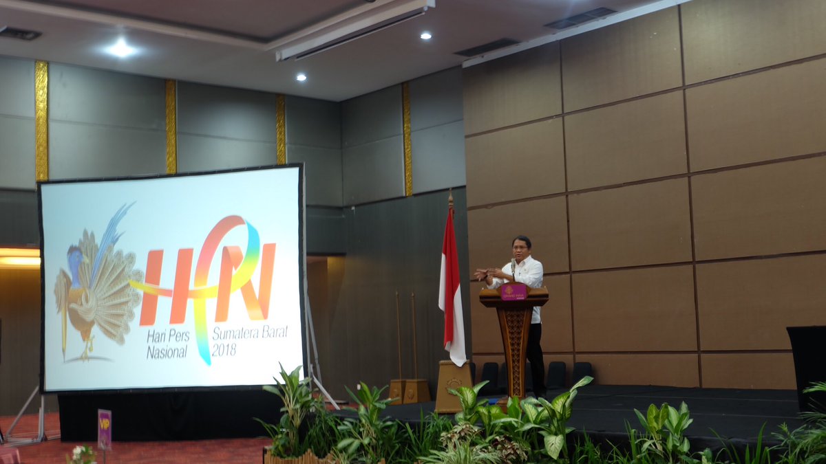 Menteri kominfo Rudiantara melanjutkan rangkaian acara HPN 2018 pada Konvensi Nasional Media Massa di Grand Inna Padang, Kamis (8/2/2018).